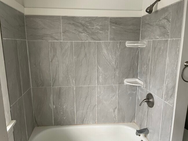 Foto del edificio - 115 Isbell St