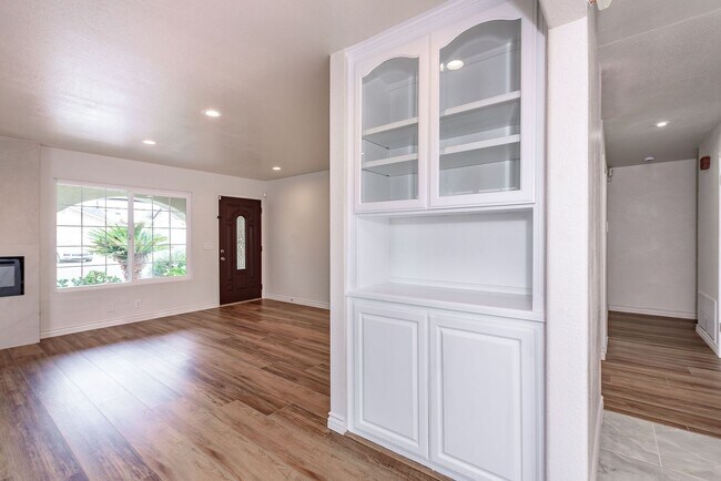Foto del edificio - Your Newly Renovated Huntington Beach Oasi...