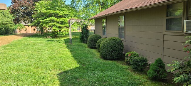 Building Photo - Lone Oak Cottage - 2 bedrm 1 bath Availabl...