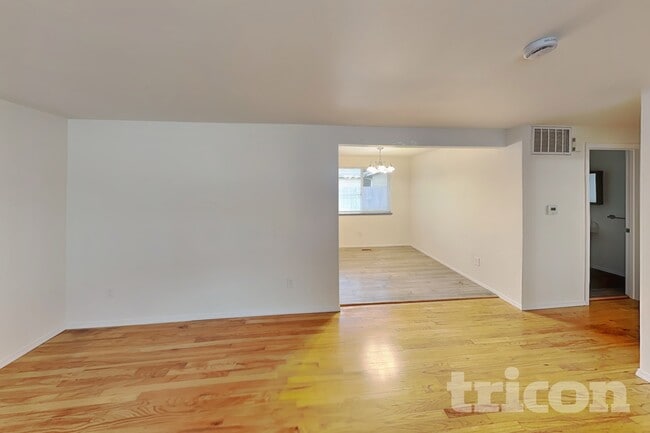 Building Photo - 30466 3rd Ave S