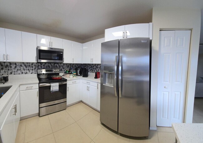 Foto del edificio - 17163 NW 23rd St