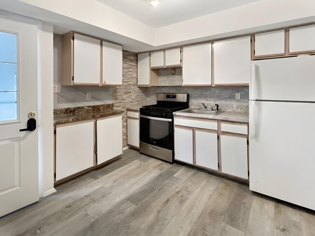 Building Photo - 49 Latourette Ln