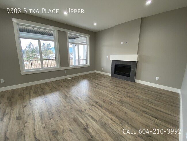 Photo du bâtiment - Beautiful Upper Home!