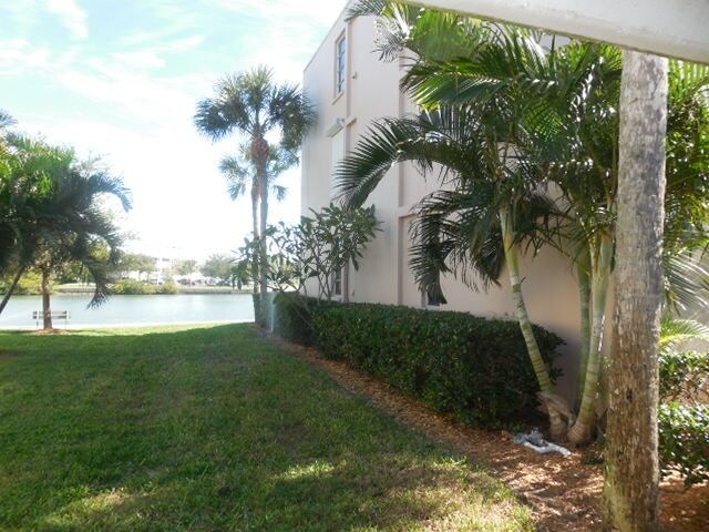 Foto del edificio - 7405 Bay Island Dr S