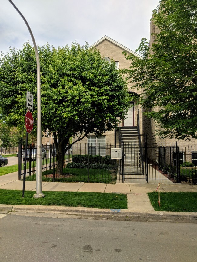 Frente de la casa - 1457 N Rockwell St