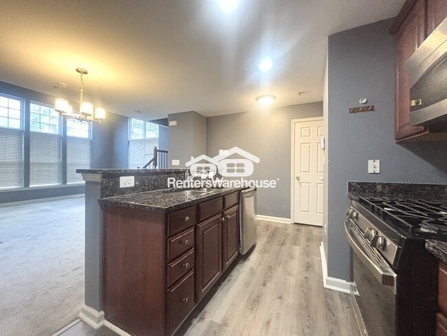 Building Photo - 923 Pine Forest Ln