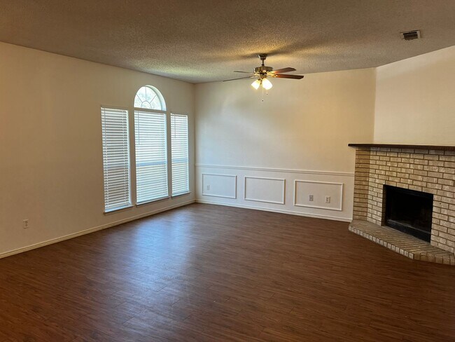 Foto del edificio - GREAT LOCATION!! 3/2/2 HOME FOR LEASE IN S...