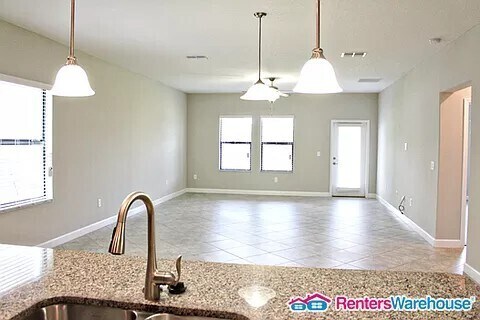 Building Photo - HOUSE FOR RENT