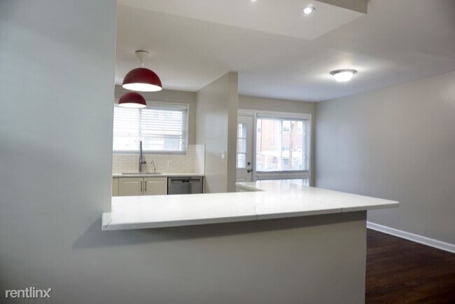Building Photo - 3 br, 2 bath Townhome - 700 Decatur PL NE