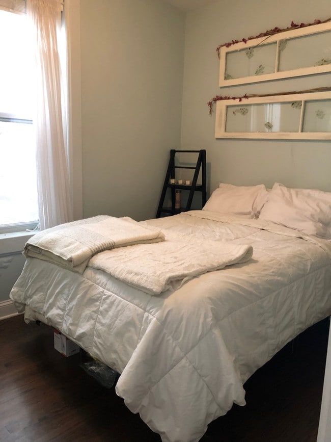 1st Floor Bedroom - 873 N Paulina St