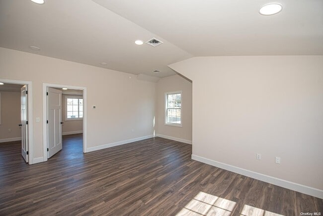 Building Photo - 1090 New York Ave