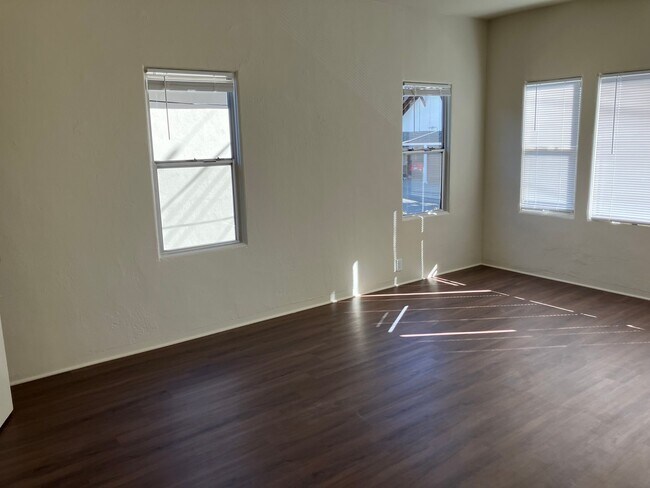 Foto del edificio - 2625 Ivy Dr
