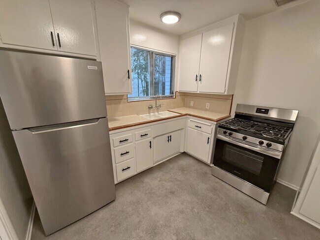 Foto del edificio - 1236 N Sweetzer Ave