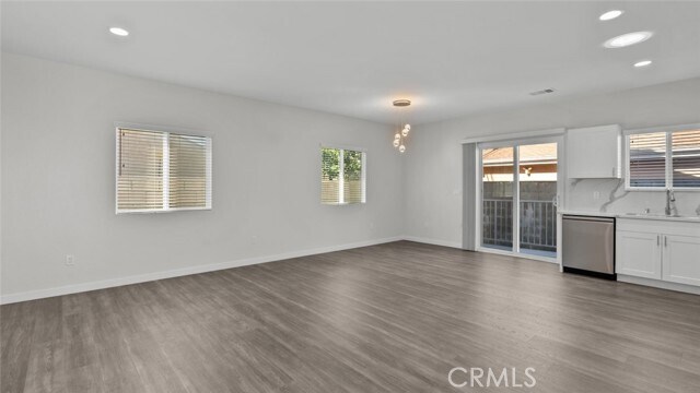 Building Photo - 558 Palm Dr