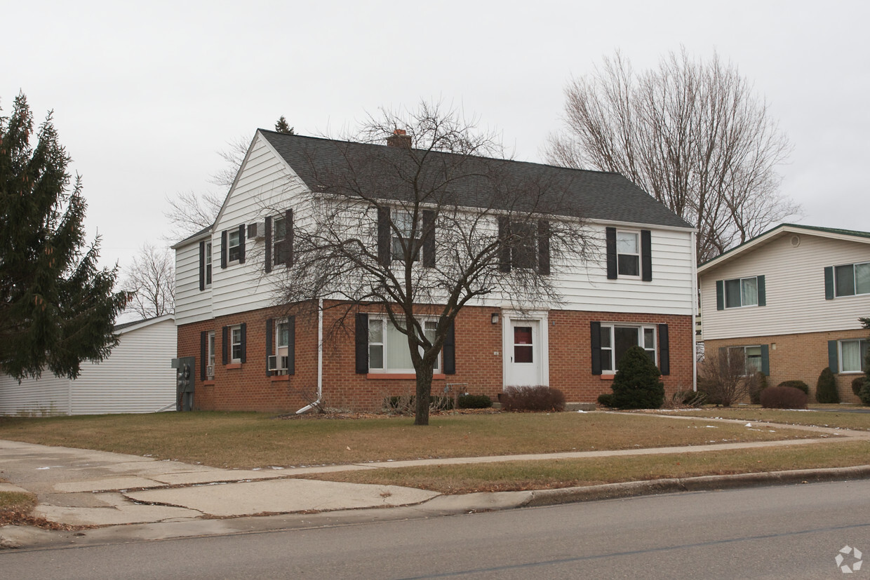 Building Photo - 223 W Decorah Rd