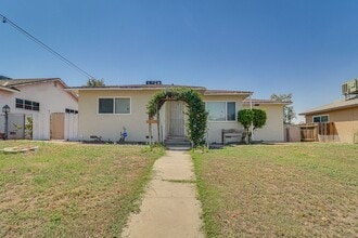 Building Photo - 1105 Vanderbilt Dr