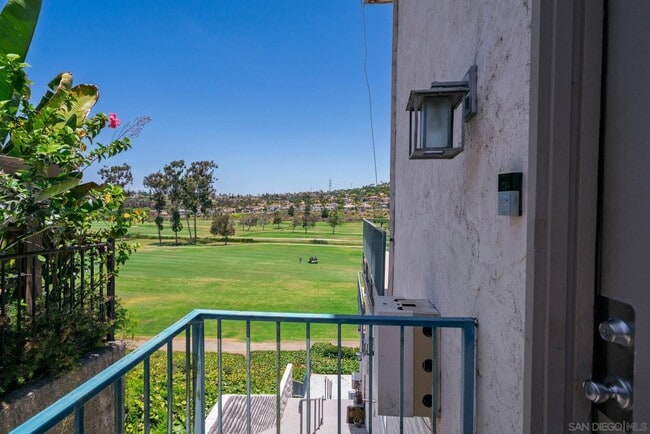 Building Photo - 2544 Navarra Dr
