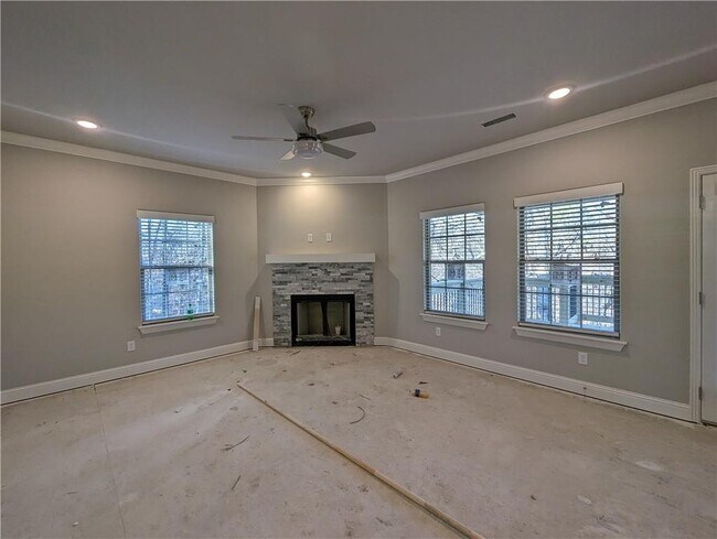 Building Photo - 38 Radcliffe Dr