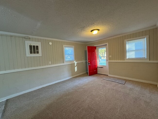 Photo - AVAILABLE TO SHOW! House