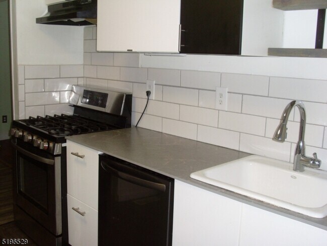 Building Photo - 35 Bayonne Dr