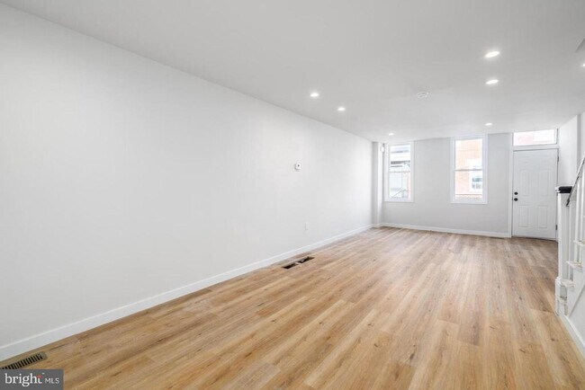 Foto del edificio - 438 Dudley St