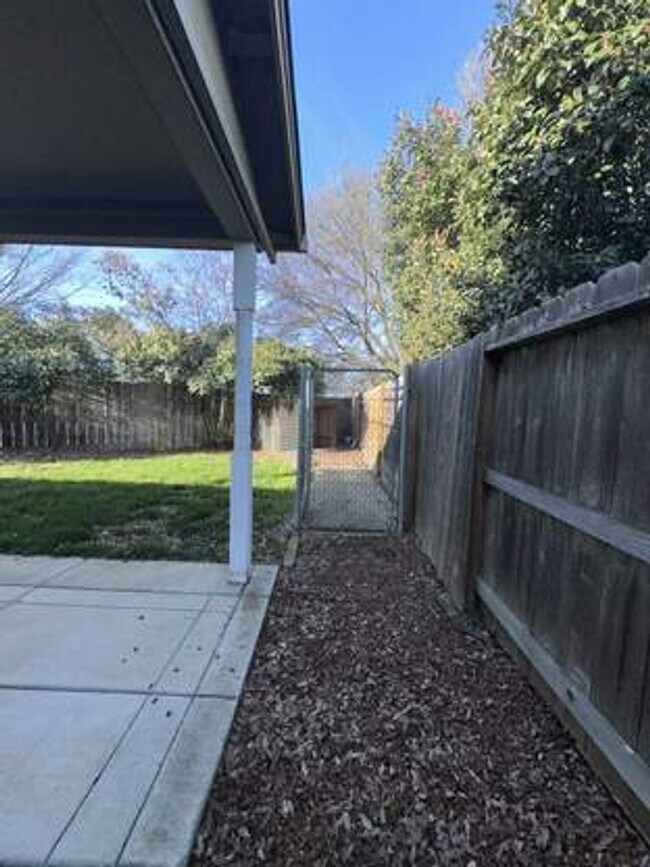 Foto del edificio - Coming Soon! 3 Bed 3 Bath located in Medford