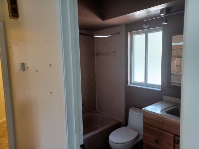 Building Photo - 14 Curry Ct