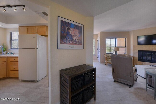 Foto del edificio - 6651 N Campbell Ave