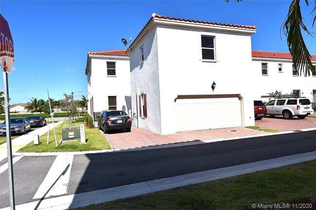 Building Photo - 9500 SW 167th Ave