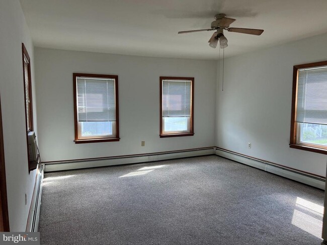 Building Photo - 132 Main St