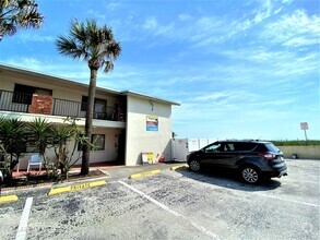 Building Photo - 22 Tulip Ave