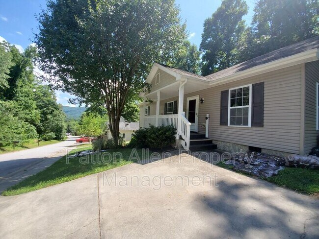 Building Photo - 263 Newberry Dr