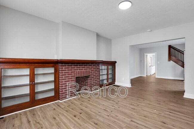 Foto del edificio - 74 N Powell Ave