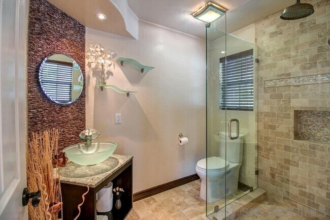 Foto del edificio - 2838 Torrey Pines Rd