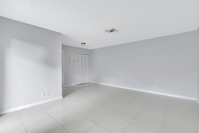 Building Photo - 421 S J St