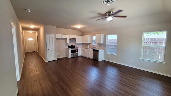 Sala de estar - 3417 Avenue G