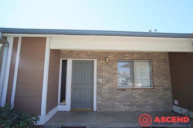 Building Photo - Lovely Home In Southwest Bakersfield!