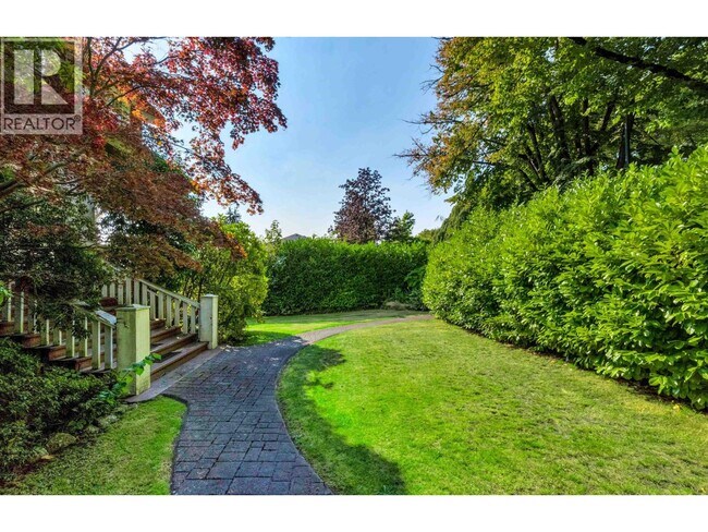 Photo du bâtiment - 1670 W 49th Ave