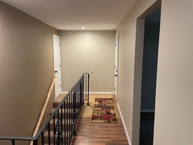 Foto del edificio - SPACIOUS FIVE BEDROOM HOME IN KELSO