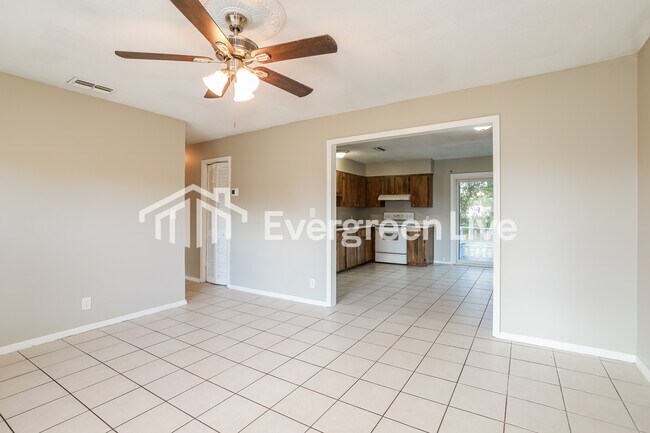 Foto del edificio - 7807 Knoll Dr N