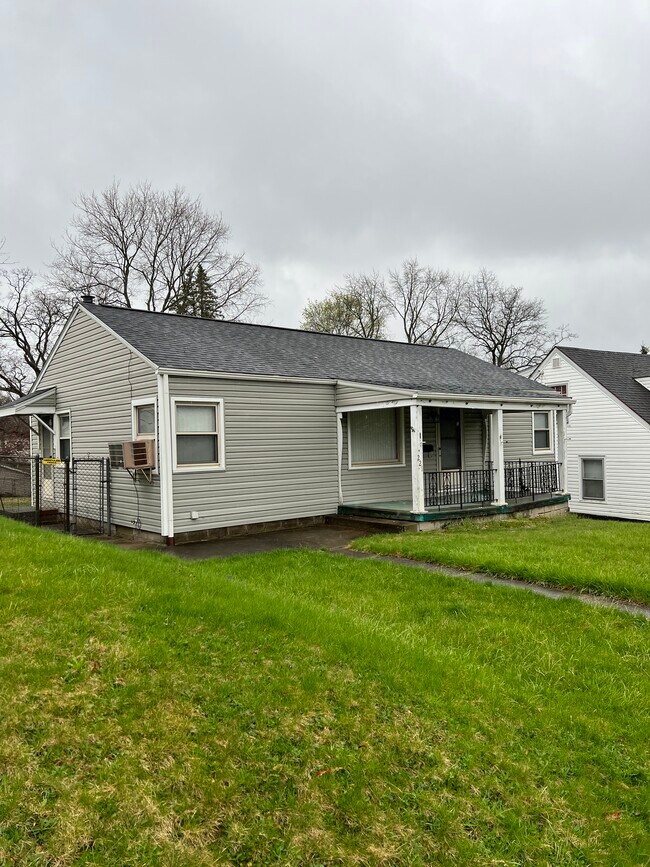 Foto del edificio - 221 Korman Ave NE