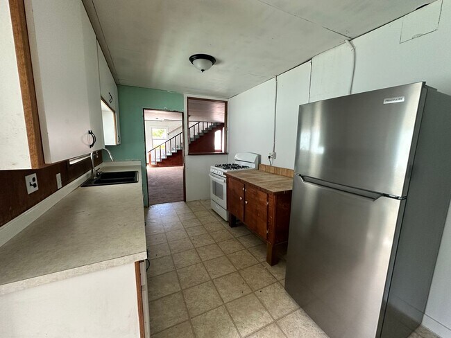 Foto del edificio - Large 4 Bedroom Apartment in Canyonville