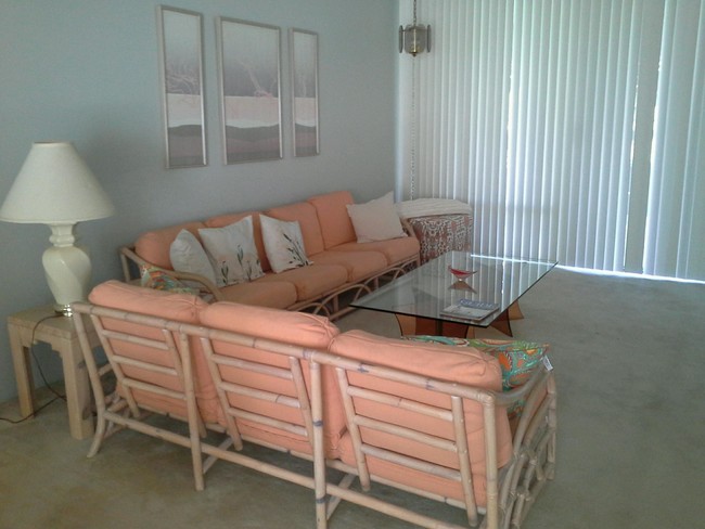 Foto del edificio - 1718 Grand Bahama Dr W