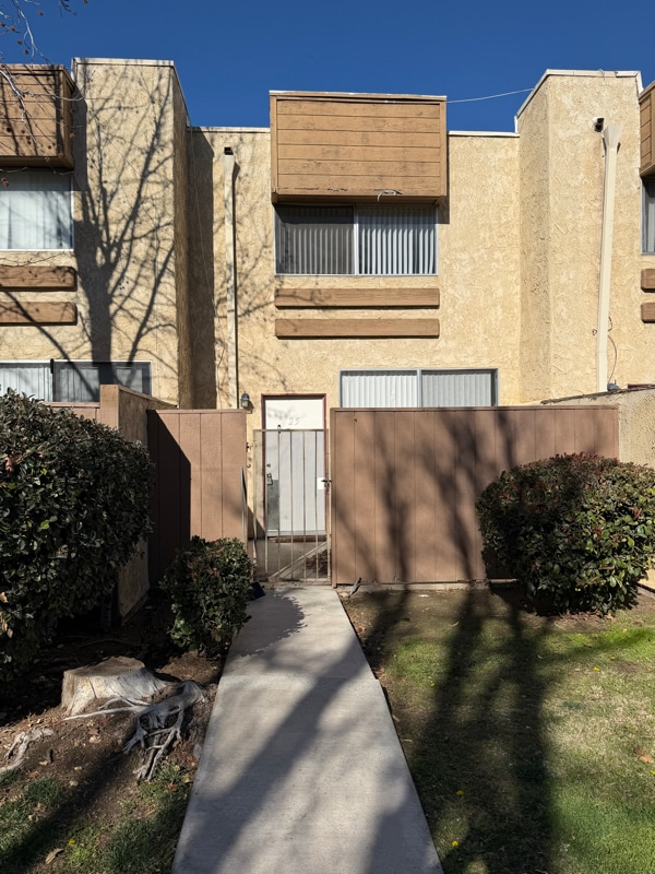 Building Photo - 43711 Challenger Way