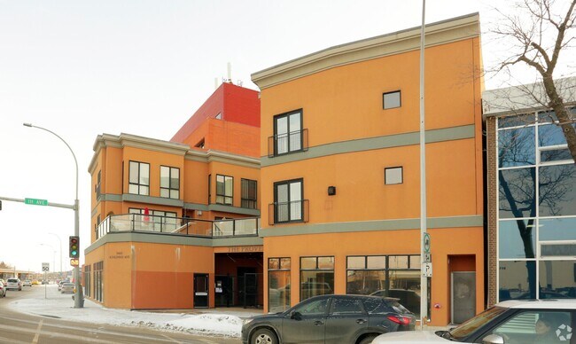 Photo du bâtiment - 10625 Kingsway NW