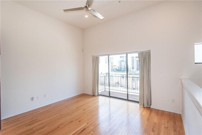 Foto del edificio - 6000 S Congress Ave