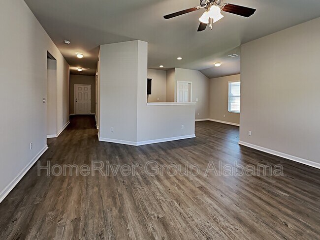 Building Photo - 16370 Creek Dr