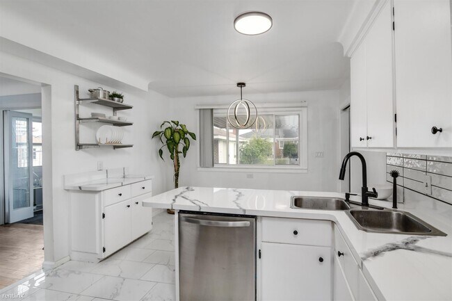 Foto del edificio - 3 br, 1.5 bath House - 11085 Busch Ave