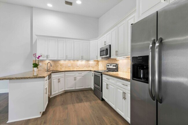 Building Photo - 1120 Hyacinth Pl