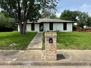 Building Photo - 719 Athenia Way